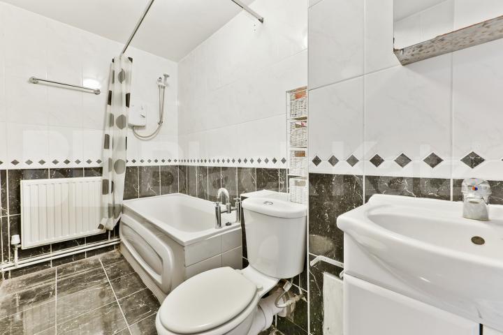 Arranged Over Two Floors With Private Garden  Rutley Close , Kennington 